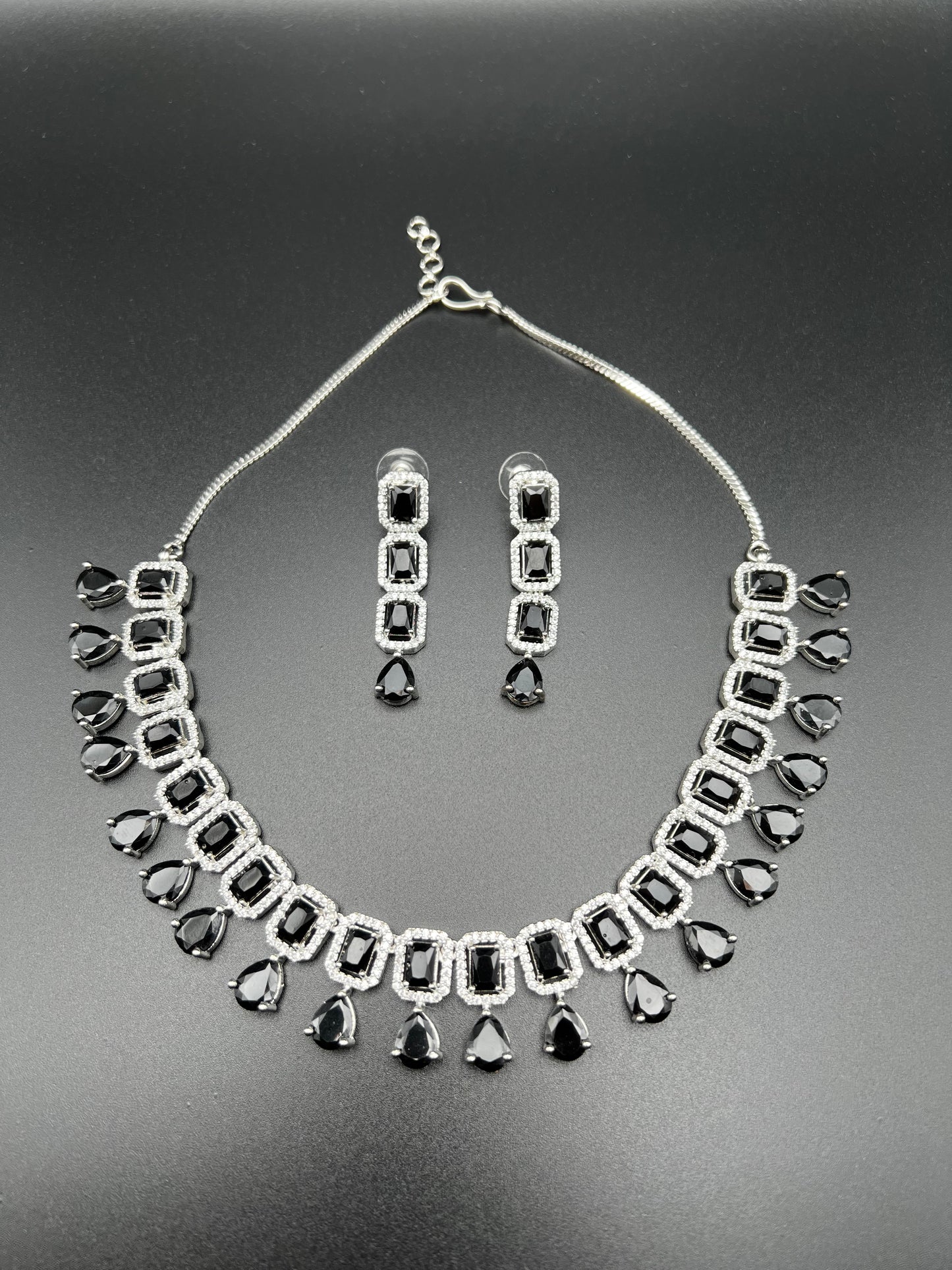 Eternal Black Radiance Set with necklace and earrings